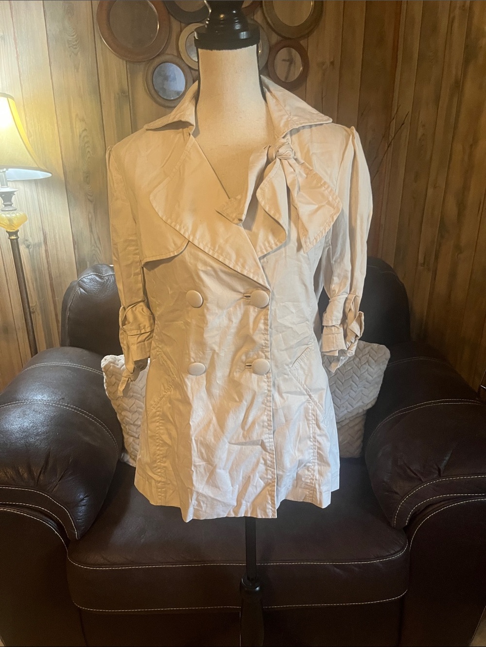 Bizz Women’s Double-Breasted Cropped Cream Trench Coat with Tie Sleeves Bow